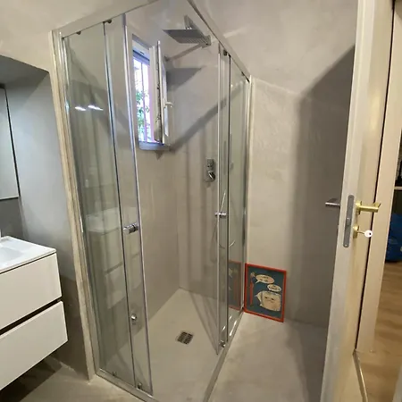 Quiet And Stylish - Center, Minutes To Station Appartement Bari